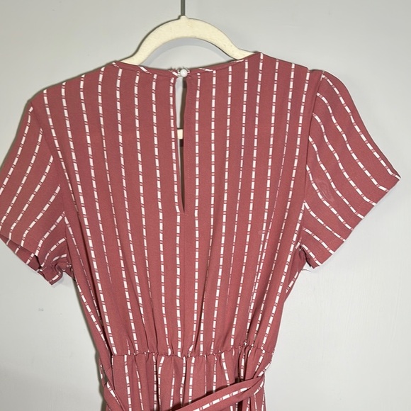 Amazon Elegant Striped Pinkish/Red Dress with Tie Waist Vneck Size Medium - Picture 7 of 10